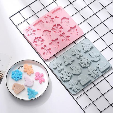 Silicone Mould - Cute Christmas 12 cavities (Tree, Snowman, Gingerbread, Snowflake, Santa Hat)