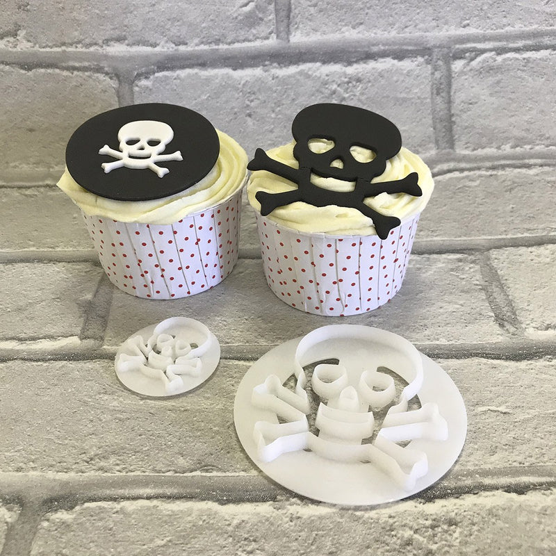 Fondant Cutter :  Skull & Crossbones by FMM